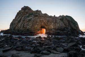 Foto di copertina: Pfeiffer Beach in California - © Joshua Sortino