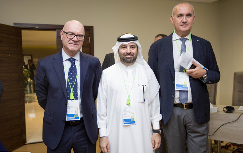 Il Presidente Inarcassa,
Giuseppe Santoro, il Presidente
della Fondazione, Egidio Comodo
e Ibrahim Al Ahlì, Direttore del
Dipartimento di Investment
Promotion della FDI (Dipartimento
dello sviluppo economico di Dubai)