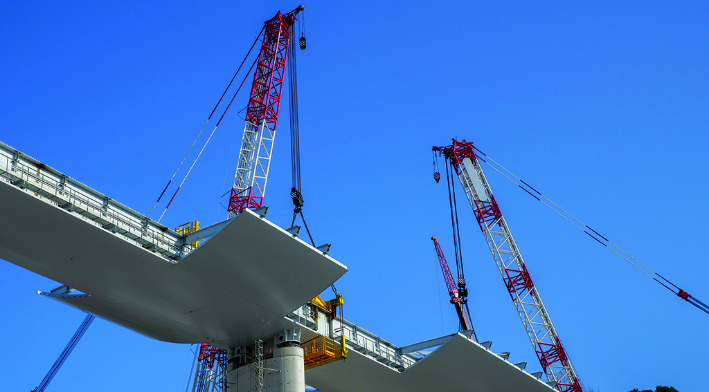 the bridge cranes support the span of the bridge of Genoa