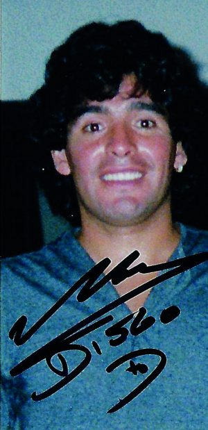 Foto di Maradona autografata (foto archivio Vittorio Camerini)